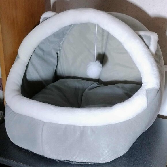 Size Large Cat Cave Bed with hanging Pom Pom & Pillow Insert - Picture 1 of 2